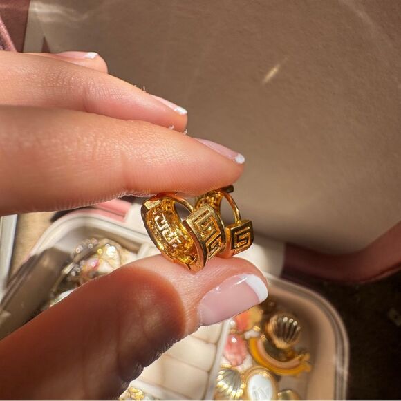 Elegant Gold Huggie Earrings - Picture 4 of 6